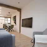 Renovated In Historic Old Town Ac アパート