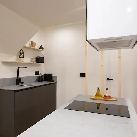 Renovated In Historic Old Town