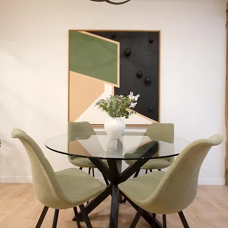 Renovated In Historic Old Town *